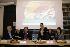 From left to right: Peter Niesen, Hamburg • Melissa Williams, Toronto • Martin van Gelderen, Göttingen • Sarah Fine, London • Wendy Brown, Berkeley • Rainer Forst, Frankfurt • Ayelet Shachar, MPI-MMG (© MPI-MMG, Göttingen)