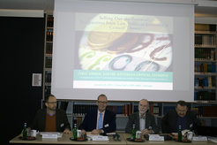 From left to right: Darrel Moellendorf, Frankfurt • Andreas Busch, Göttingen • Christoph Engel, Bonn • Wolfgang Streeck, Köln (© MPI-MMG, Göttingen)