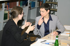 From left to right: Sarah Fine, London • Ayelet Shachar, MPI-MMG (© MPI-MMG, Göttingen)