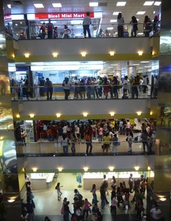 Photo: Lucky Plaza on Sundays (Megha Amrith)