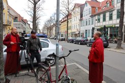 Dan Smyer Yu (MPI, middle) interviews Khenpo Sodargye (right) in Göttingen.