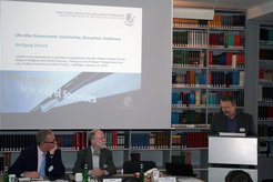 From left to right: Andreas Busch, Göttingen • Christoph Engel, Bonn • Wolfgang Streeck, Köln (© MPI-MMG, Göttingen)