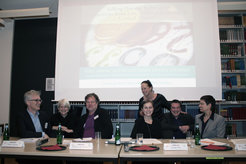 From left to right: Peter Niesen, Hamburg • Melissa Williams, Toronto • Martin van Gelderen, Göttingen • Sarah Fine, London • Wendy Brown, Berkeley • Rainer Forst, Frankfurt • Ayelet Shachar, MPI-MMG (© MPI-MMG, Göttingen)